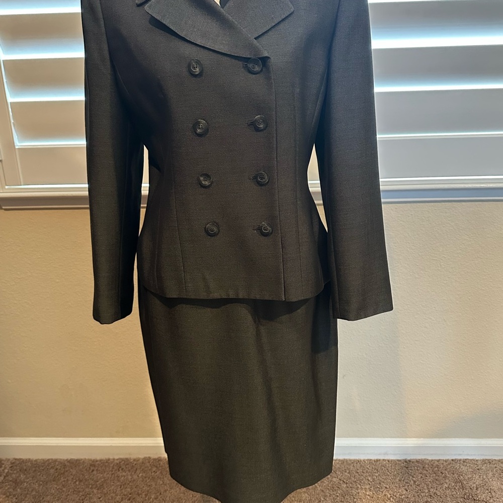 Kasper 8P Business Suit. Dark Gray